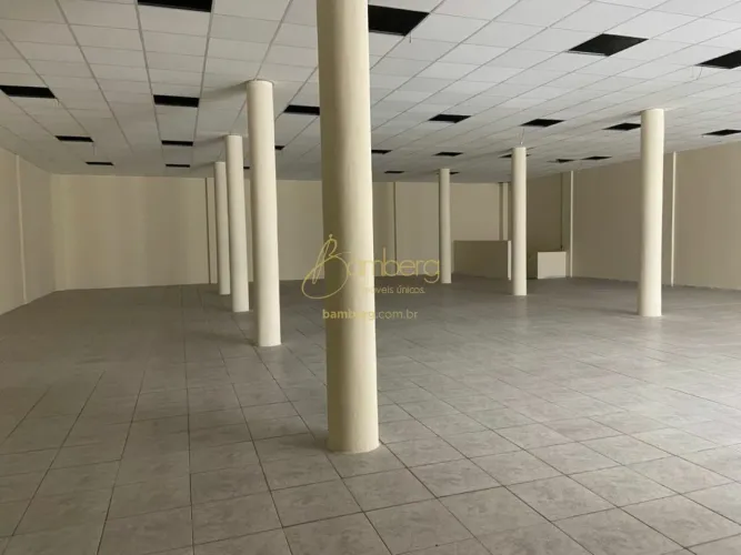 Prédio para escolas ou serviços região central de São Paulo.