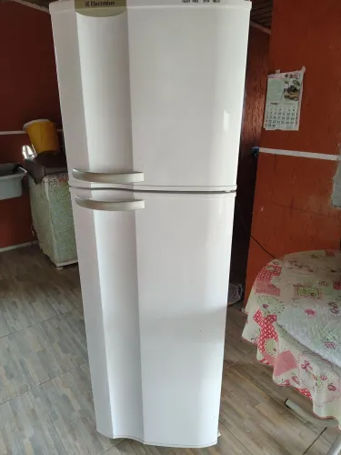 Geladeira Eletrolux R$250,00