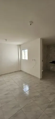 Casa com 02 quartos com quintal na região do Bairro das Industrias!