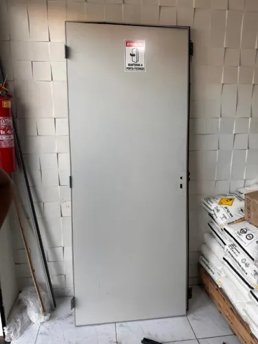 Portas e Divisórias