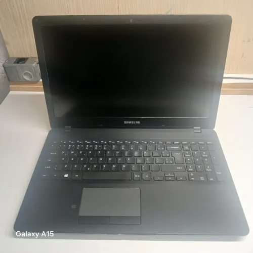 Vendo esse notebook Samsung NP300E5M DDR4 não ta ligando parou de funcionar  