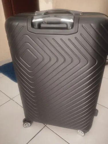 Mala para viagem em ótimo estado de uso.