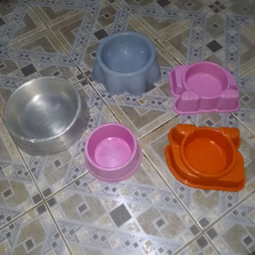 Comedouros/bebedouros para cães de médio e grande porte (15,00 médio | 20,00 grande)