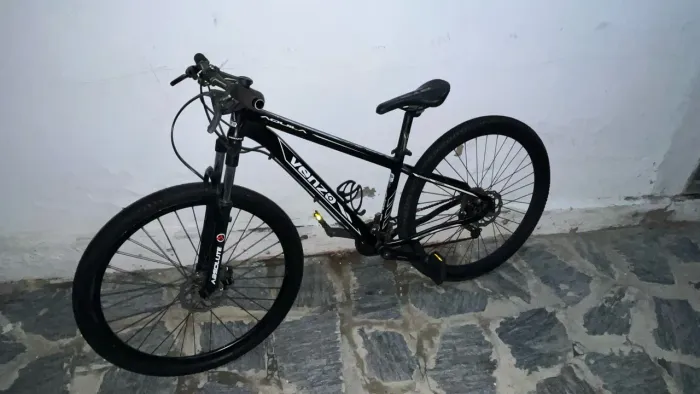 Bike venzo pra vender ou trocar (preço negociável)