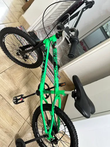 BICICLETA INFANTIL ARO 20 NOVÍSSIMA  POSSUO NOTA FISCAL!
