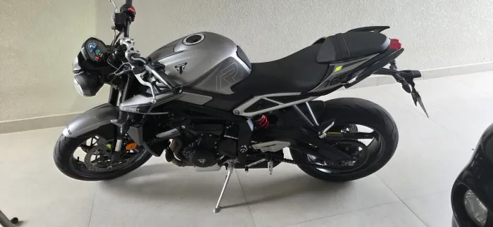 TRIUMPH STREET TRIPLE R 765 ABS - 2023/2024 - APENAS 2.000 KM