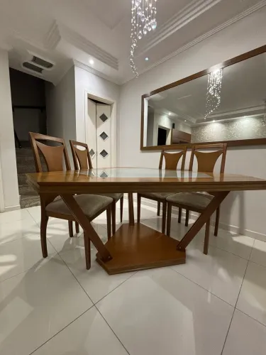 Mesa Madeira 6 lugares hexágonal com tampa de vidro