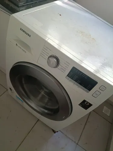 Máquina de lavar com defeito