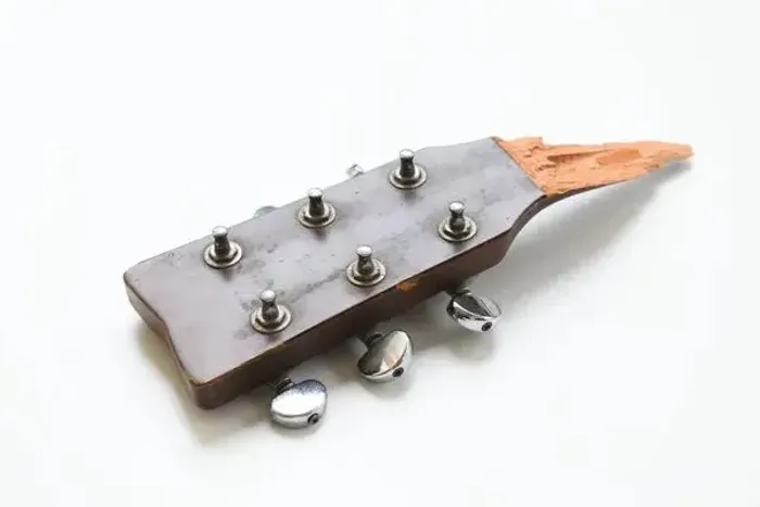 CONSERTA VIOLÃO