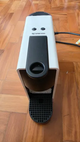 MUITO BARATA! - Cafeteira Nespresso Essenza Mini (Branca) - Usada / Ótimo Estado