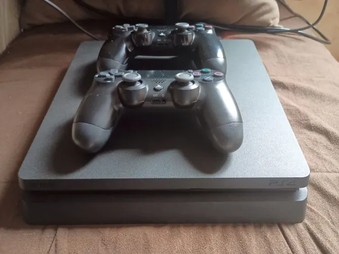 PS4 SLIM 1TB