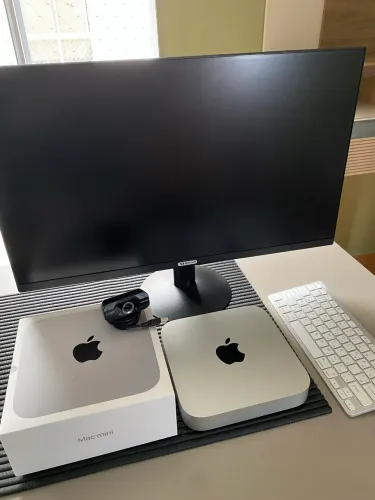 Mac Mini Apple M2 8GB + Monitor + Teclado + Webcam