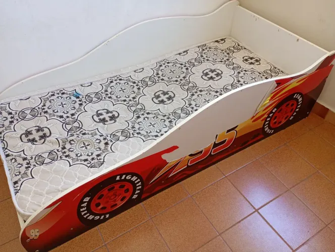 Cama infantil carros