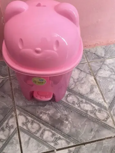 Vendo bolsa maternidade e Lixeira 