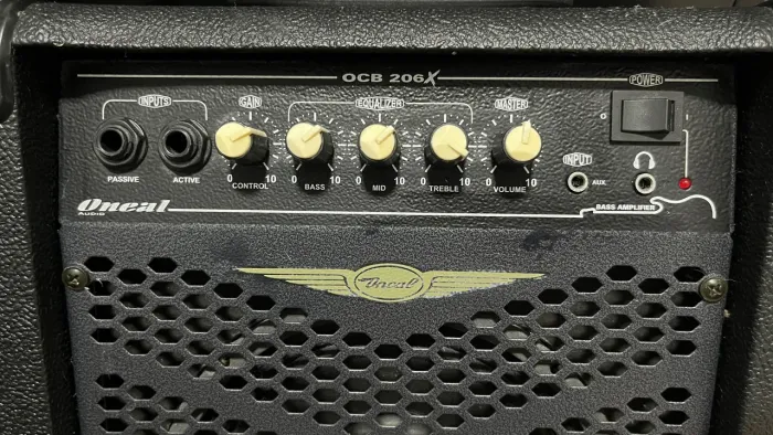Cubo Amplificador para Baixo Oneal OCB-206X-EC - 20 W - Pouquíssimo Uso