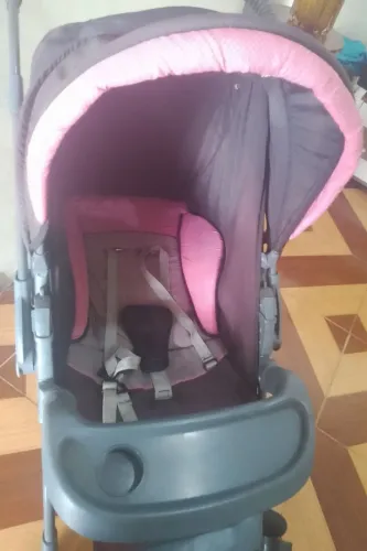 Vendo carrinho de bb semi novo usado poucas vezes sem nenhum defeito,lavado e limpo