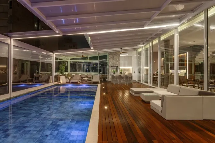 Casa de 1.300m² com 7 quartos sendo 5 suítes no João Paulo