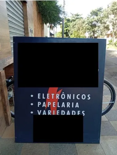 Placa de fachada comercial 