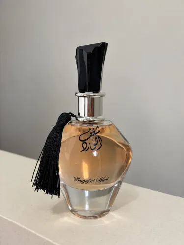 Perfume Shaghaf Al Ward