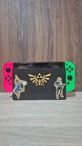 Vendo Nintendo Switch V2 com muitos jogos no cartão de 256Gb.