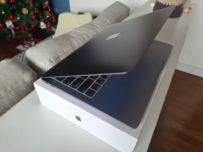 MacBook Air M1 (2020) - 8GB RAM | Excelente estado