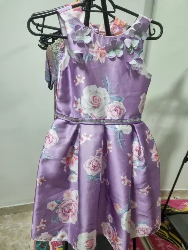 Lindas Blusas, shorts e vestidos de crianças