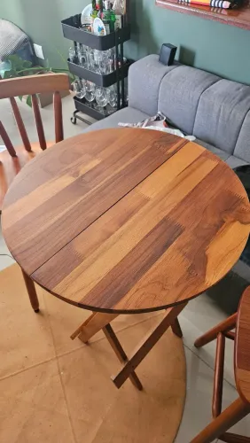 Conjunto de Mesa com Bancos