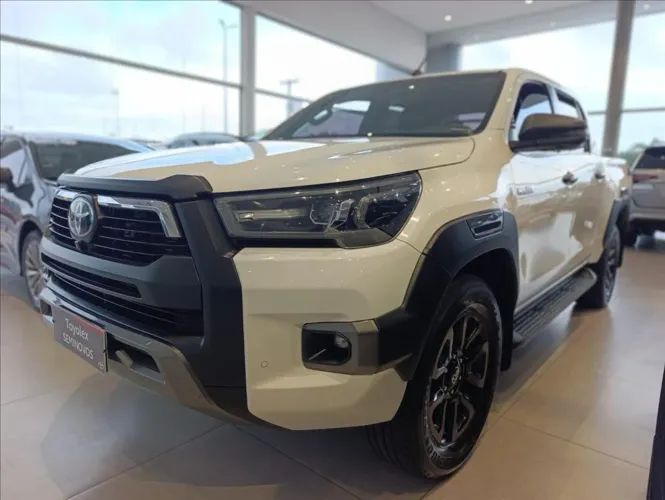 Toyota Hilux CD Conquest 4X4 2.8 Die.aut 2024