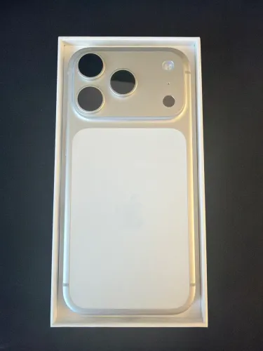 Iphone 17 Pro - Silver - Novo