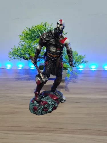 BONECO KRATOS RAGNAROK COLECIONAVEL EM RESINA 