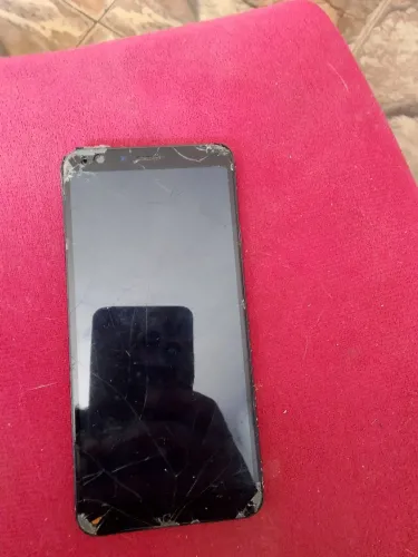 Celular Asus com defeito R$ 30,00