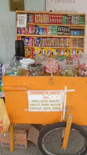 Carrinho para vender confeitos e etc...