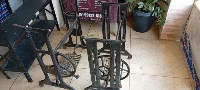 Pé de maquina de costura ferro fundido antigo