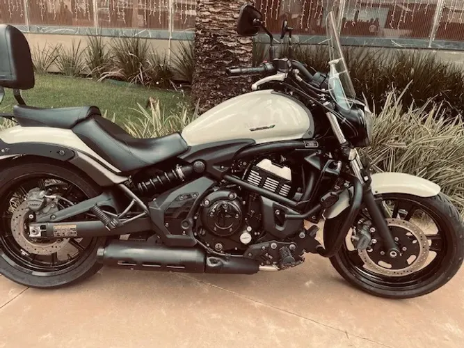 Kawasaki - Vulcan 650S - 2017 - Baixa Km - Muito Boa - Estudo trocas