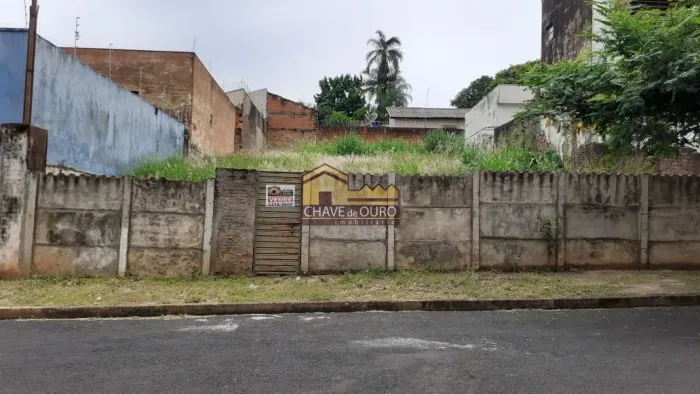 Terreno à venda com 260 m², próximo a Avenida Leopoldino de Oliveira.