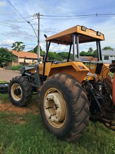 Vendo ou troco esse trator por uma carreta 9eixo graneleira ou rodocaçanba 
