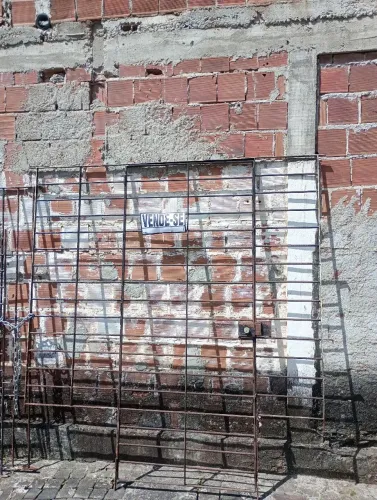 Vendo uma grade de ferro para seu terraço 2 m e 2,10 m preço 700 falar *27