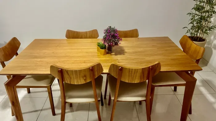 Mesa de jantar com 6 cadeiras - R$ 3.000,00