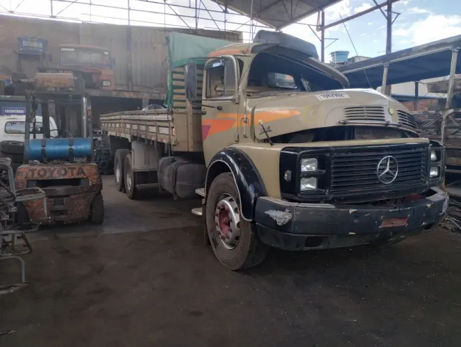 CABINE M. BENZ 1318, ANO 89