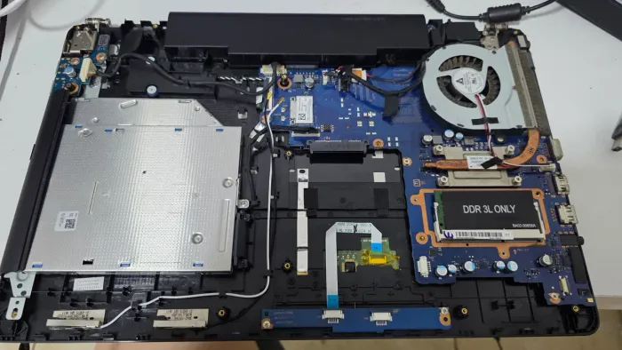 Notebook Samsung P/ Peças - Placa Dando Sinal de Vida (RAM DDR3L + Bateria Original)