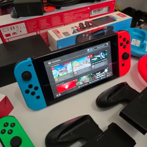 Nintendo Switch 1 Neon - 32GB - HAC-001 / Serial XAW1002 - Nunca desbloqueado