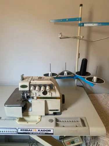Máquina de costura Interlock - perfeito