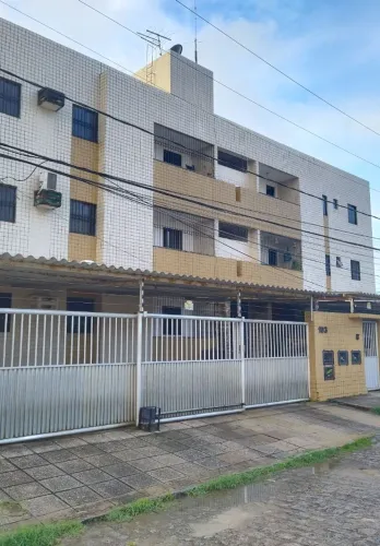 Alugo Apartamento Térreo com 03 quartos e Área Externa Privativa no Bairro dos Estados