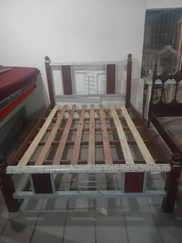 Cama casal, madeira com ferro