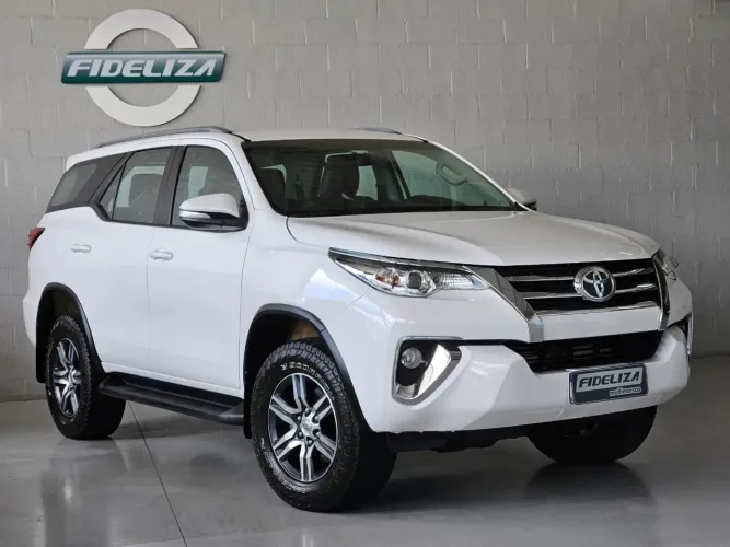 Toyota Hilux SW4 SR 4X2 2.7/ 2.7 Flex 16V Aut. 2017