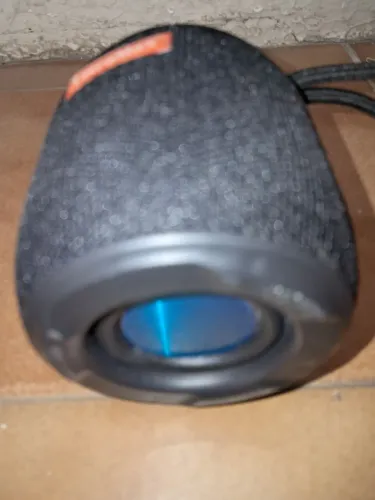 Caixa Bluetooth nova zero R$ 70 reais aceito troca microfone sem fio