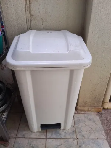 Lixeira 200L com pedal