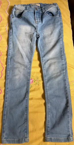 Calça jeans com infantil