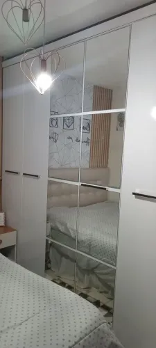Vendo guarda roupa casal 6 portas com espelho