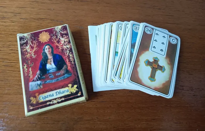 Baralho de Tarô Cigano Dhara (Novo) com folheto